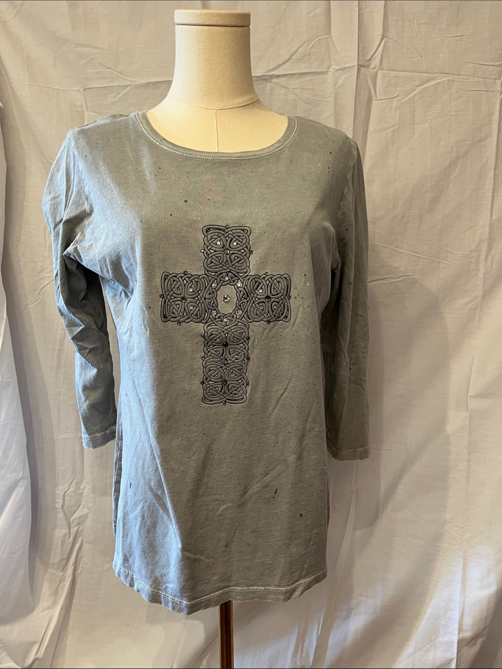 Women's Gray Long-Sleeve Crewneck Top with Embroidered Cross